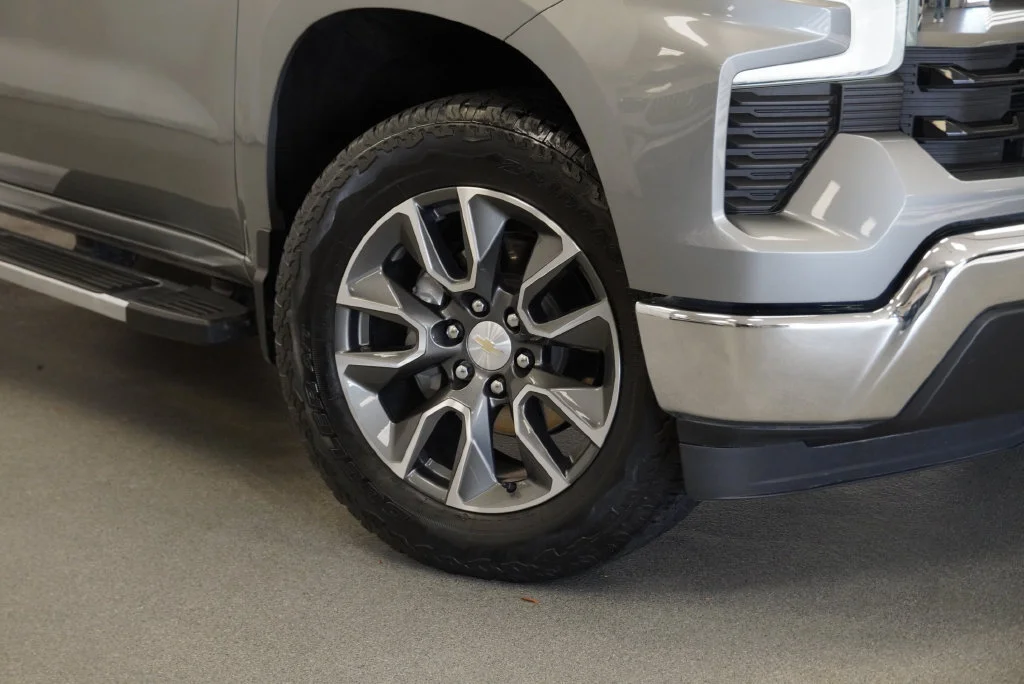 Used 2023 STERLING GRAY METALLIC Chevrolet LT image 9