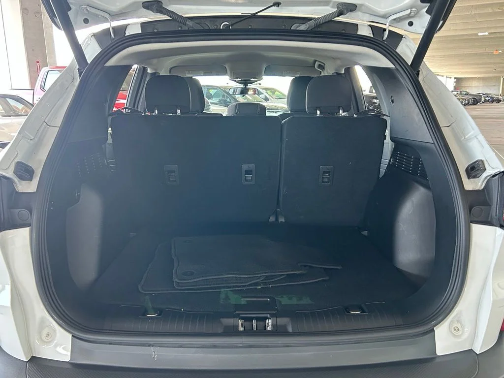 Used 2023 Oxford White Ford Active image 41