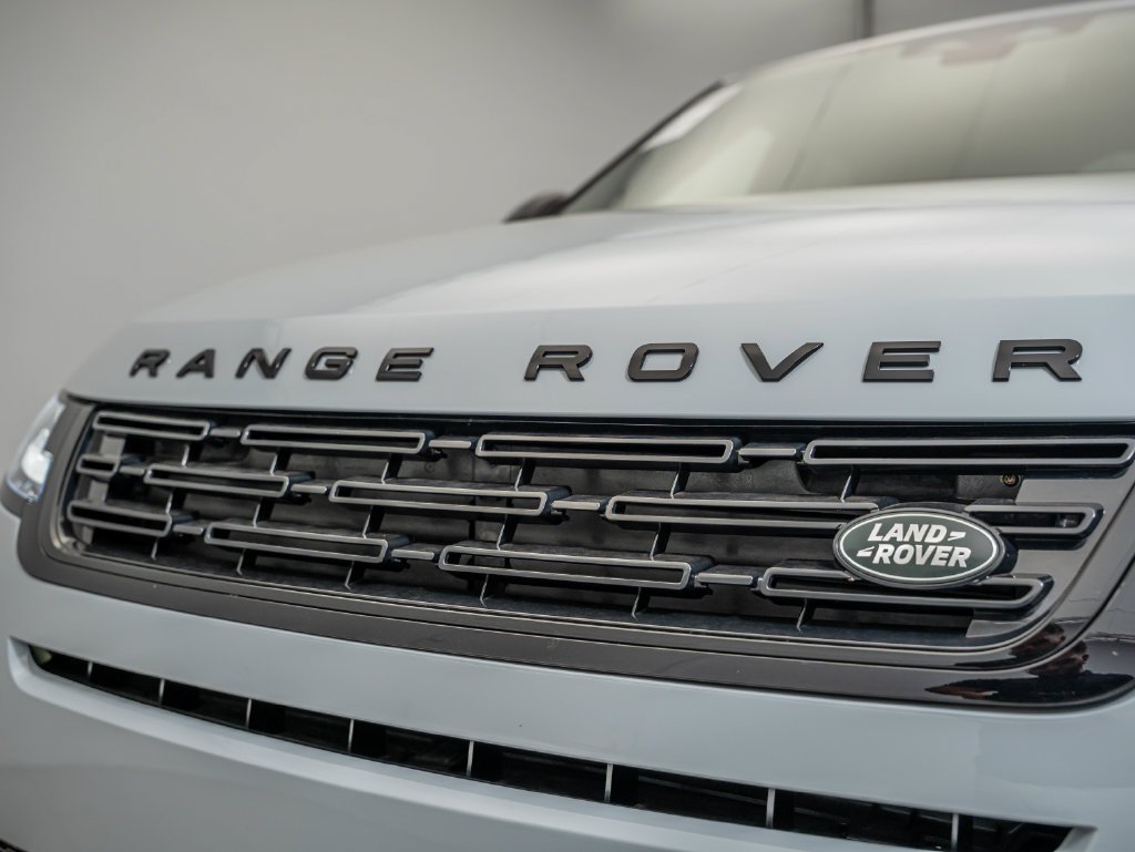 Used 2026 Arroios Grey Metallic Land Rover Dynamic image 11