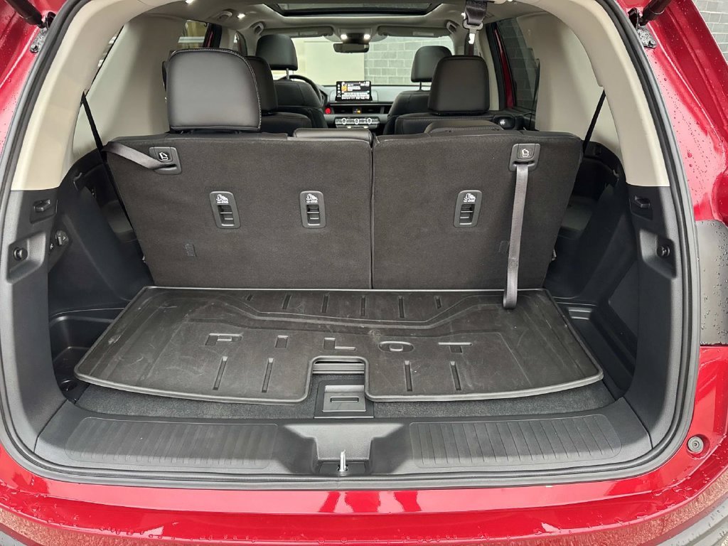 Used 2025 Red Honda Touring image 6