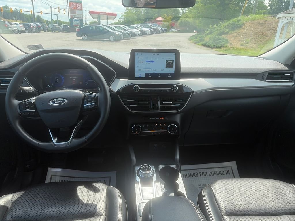Used 2022 White Metallic Ford SEL image 13