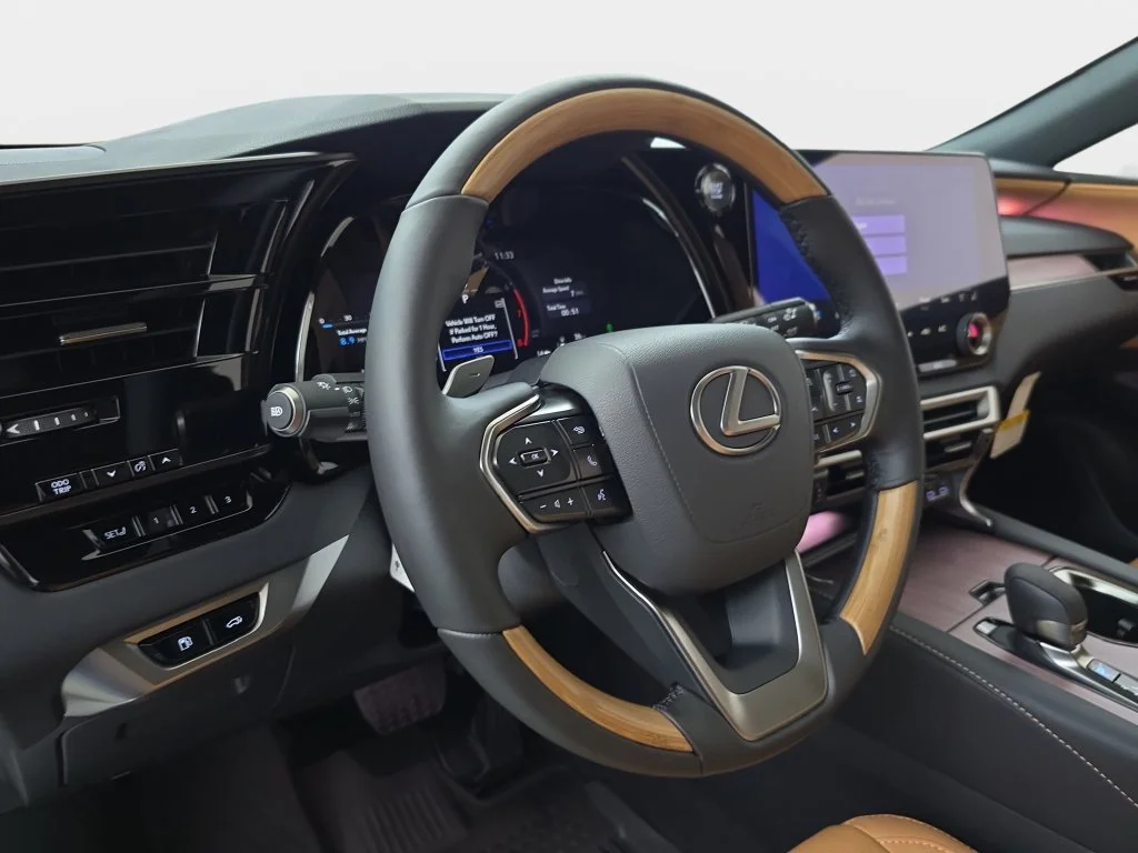 New 2026 Eminent White Pearl Lexus PREMIUM PLUS image 16