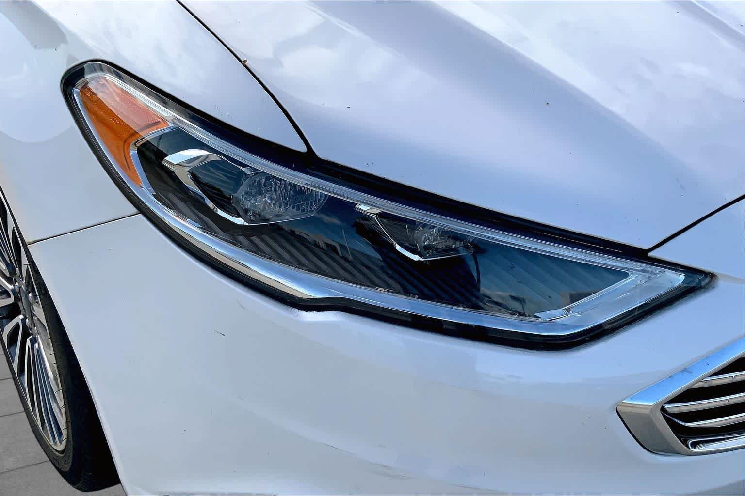 Used 2017 White Platinum Metallic Tri-Coat Ford SE image 28