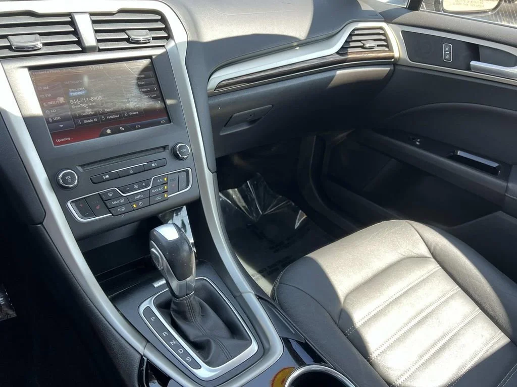 Used 2016 Gray Ford SE image 24