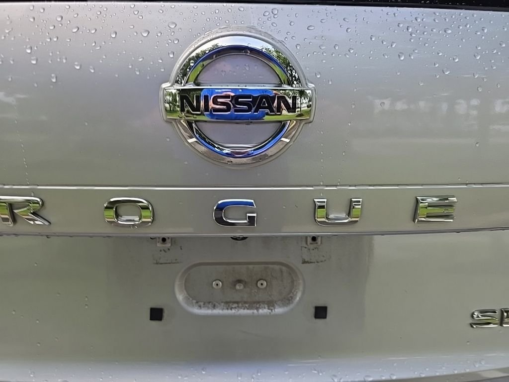 Used 2021 Silver Nissan SL image 10