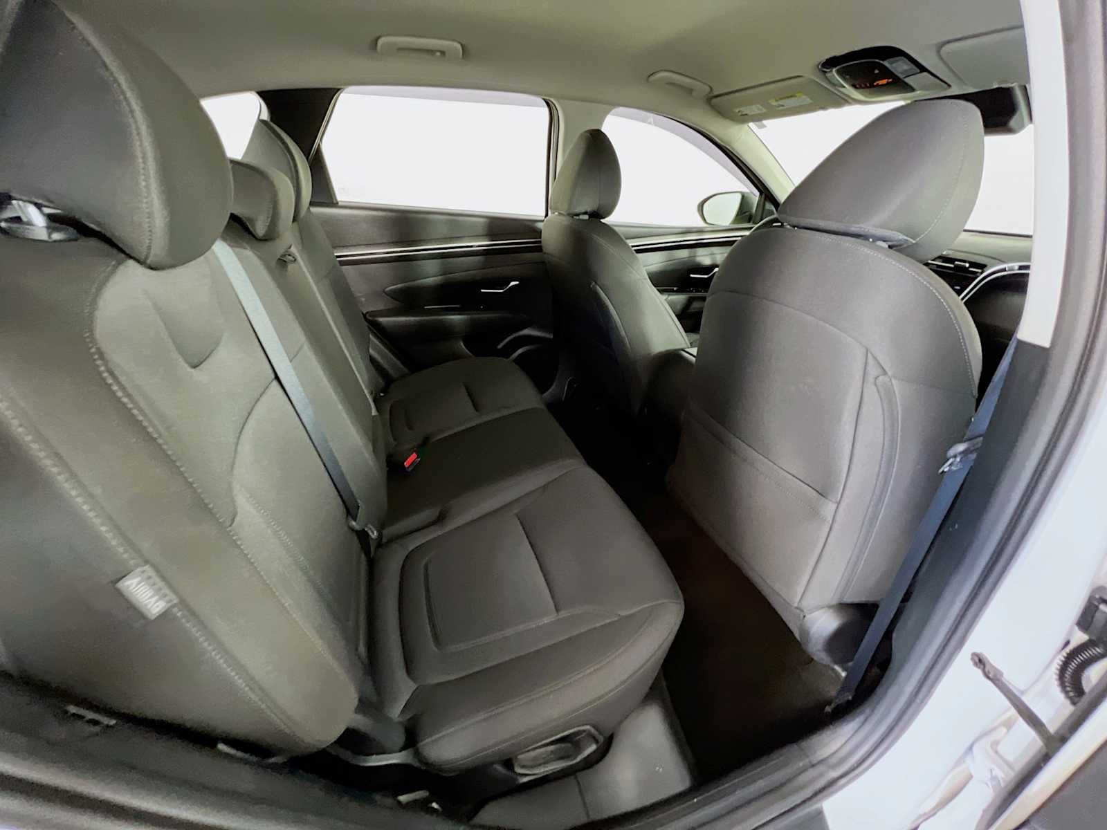 Used 2024 White Pearl Hyundai SE image 25