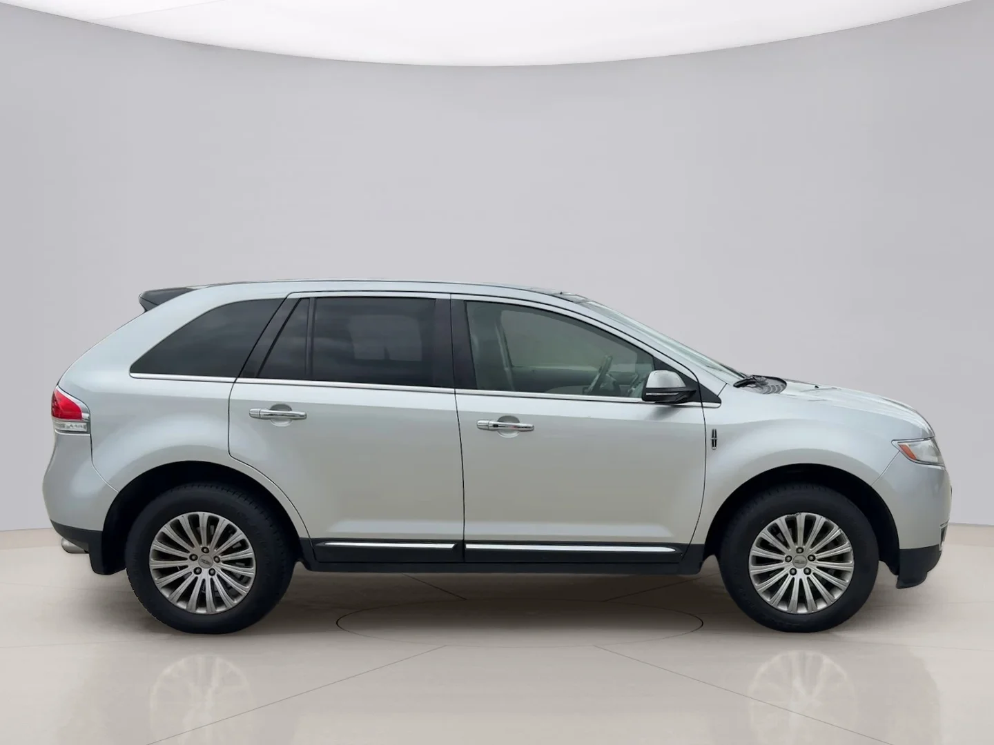 Used 2014 Silver Lincoln FWD image 4