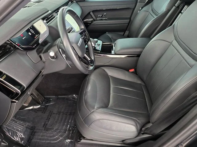 Used 2023 Gray Land Rover SE Dynamic image 10