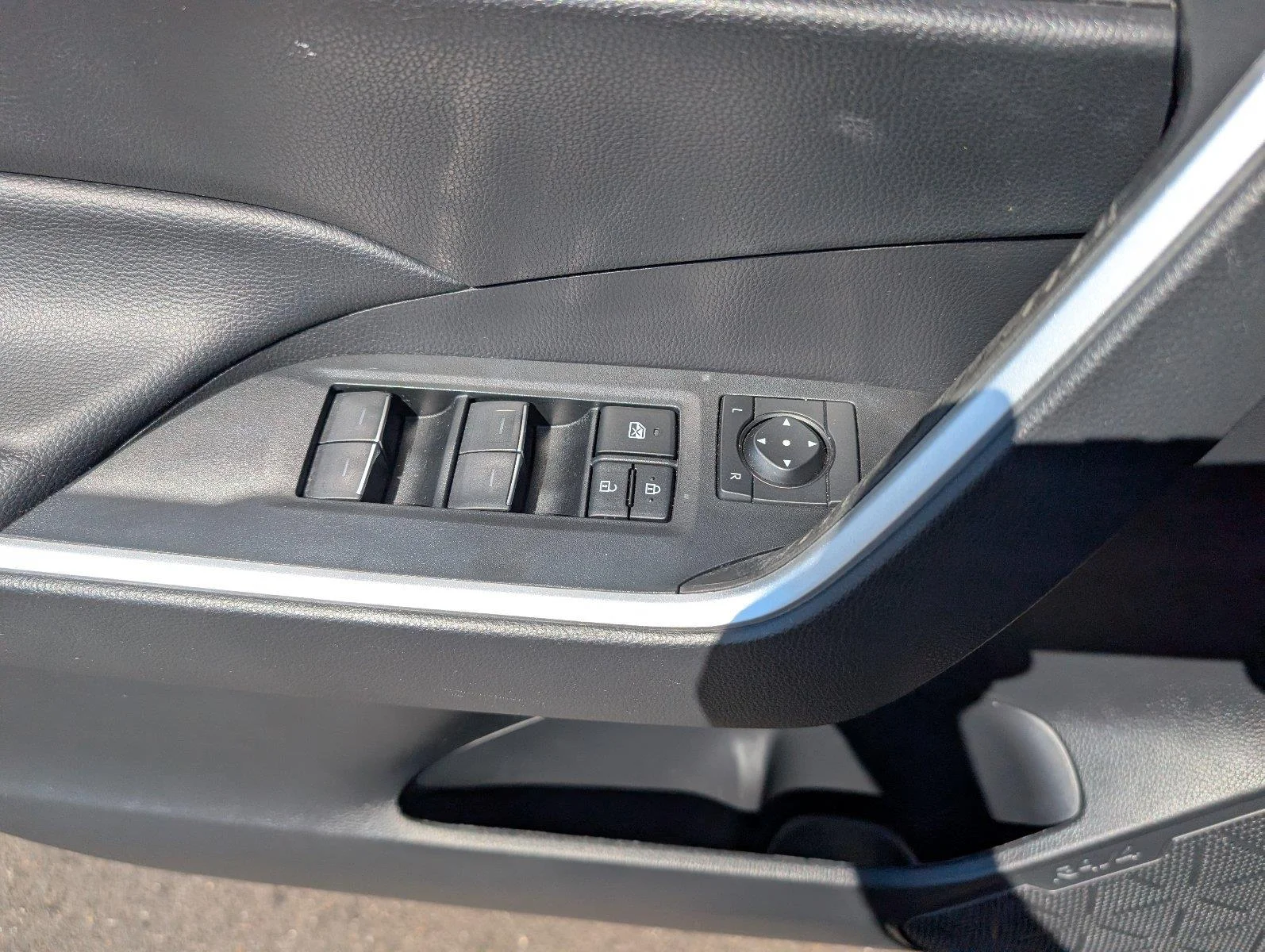 Used 2022 Magnetic Gray Metallic Toyota XLE Premium image 16