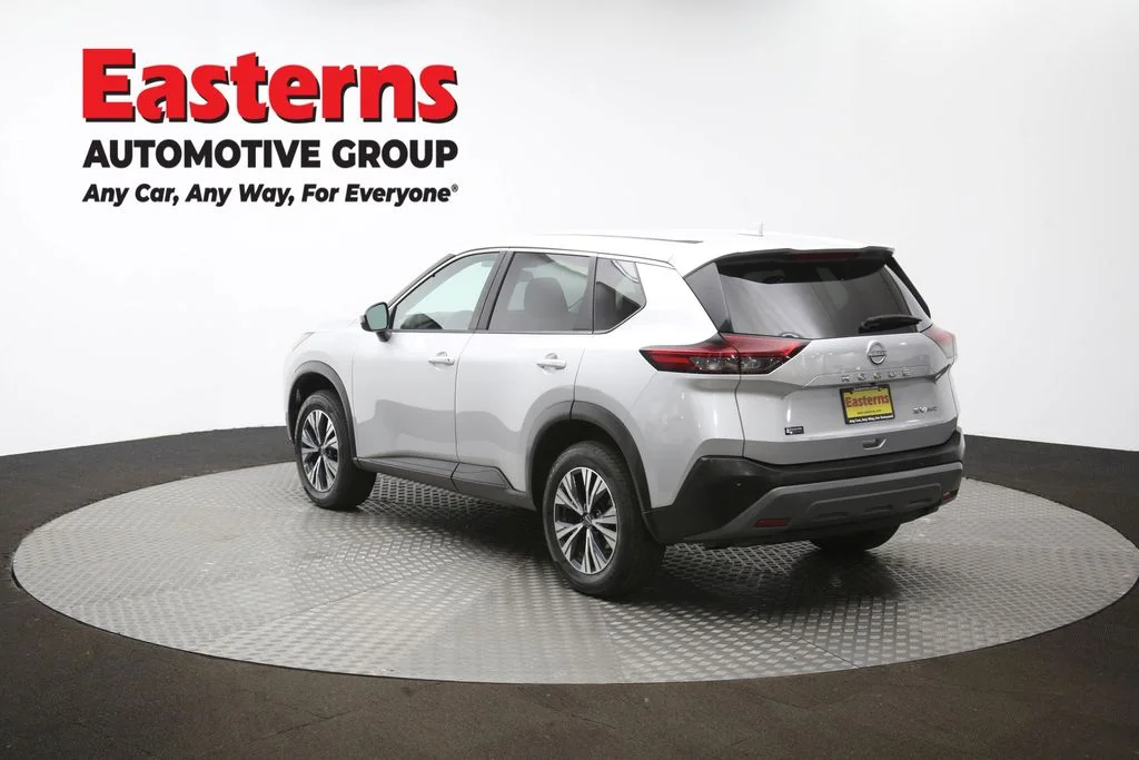 Used 2022 Silver Nissan SV image 65