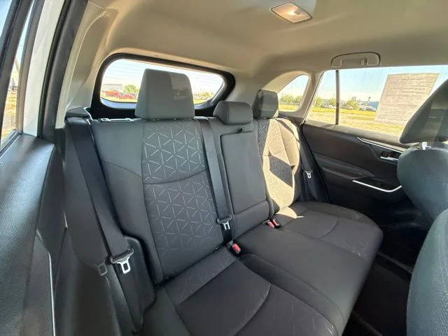 2024 Toyota RAV4 XLE - Photo 36