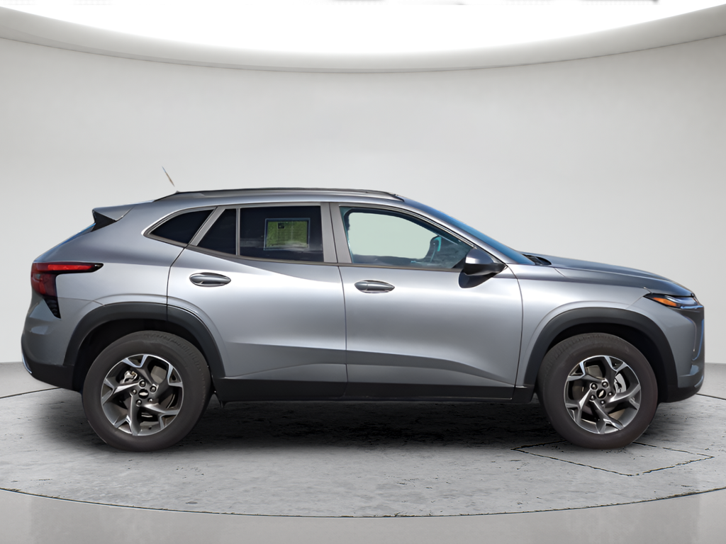Used 2025 Gray Chevrolet LT image 4