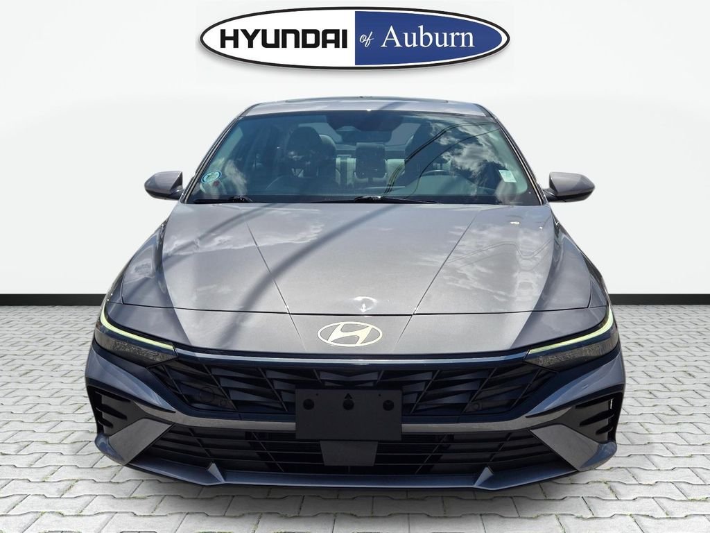 2025 Hyundai Elantra Limited - Photo 11