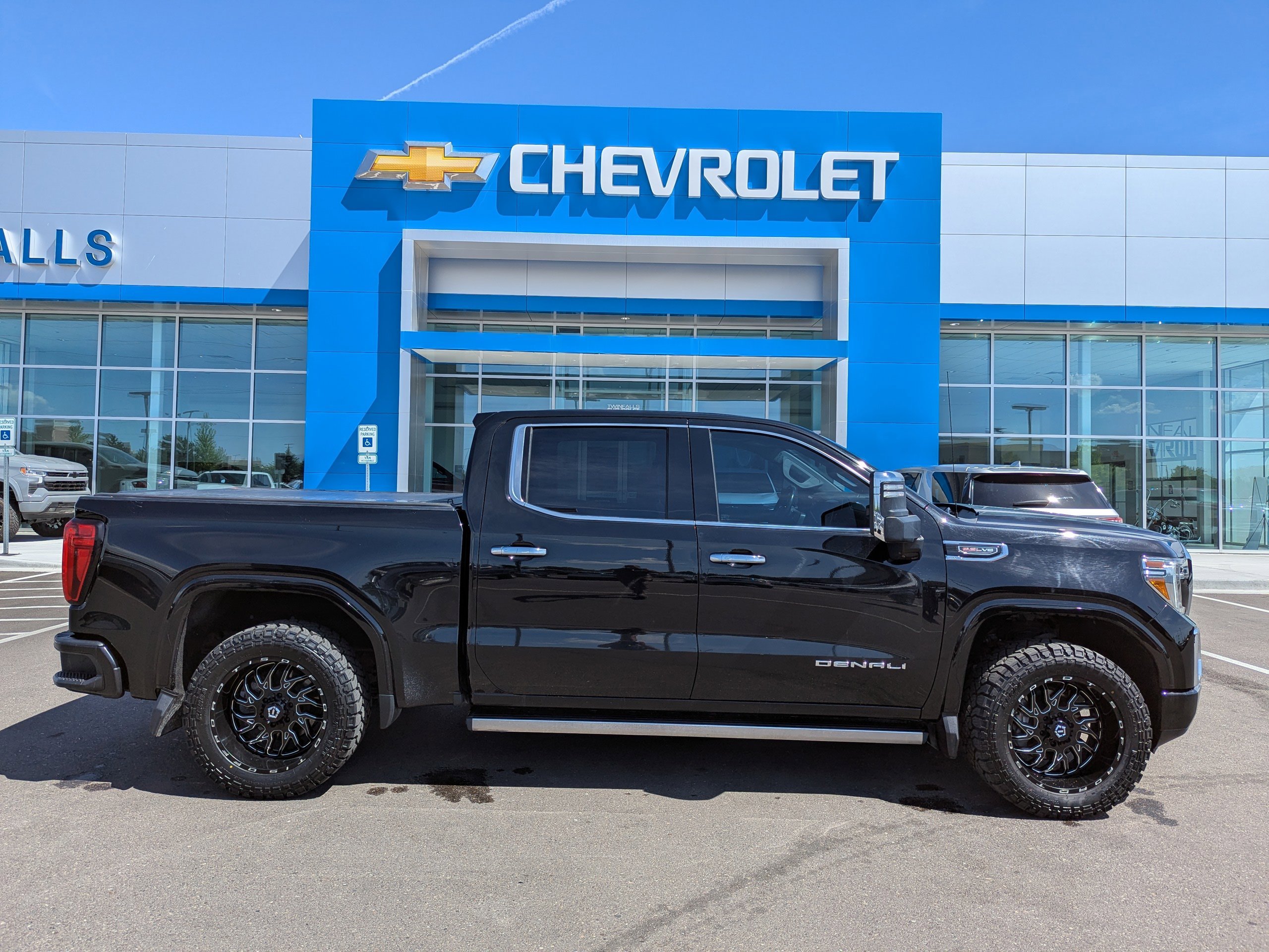 Used 2021 Black GMC Denali image 41