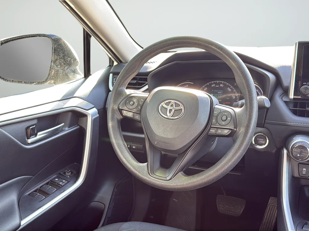 Used 2025 White Toyota XLE image 36