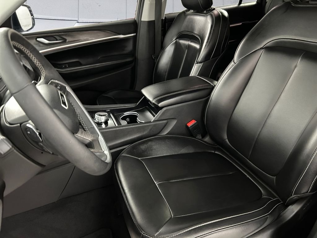 Used 2023 Silver Jeep Limited image 8