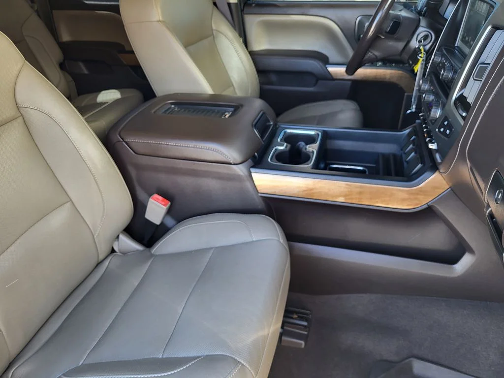 Used 2019 IRIDESCENT PEARL TRICOAT Chevrolet LTZ image 11