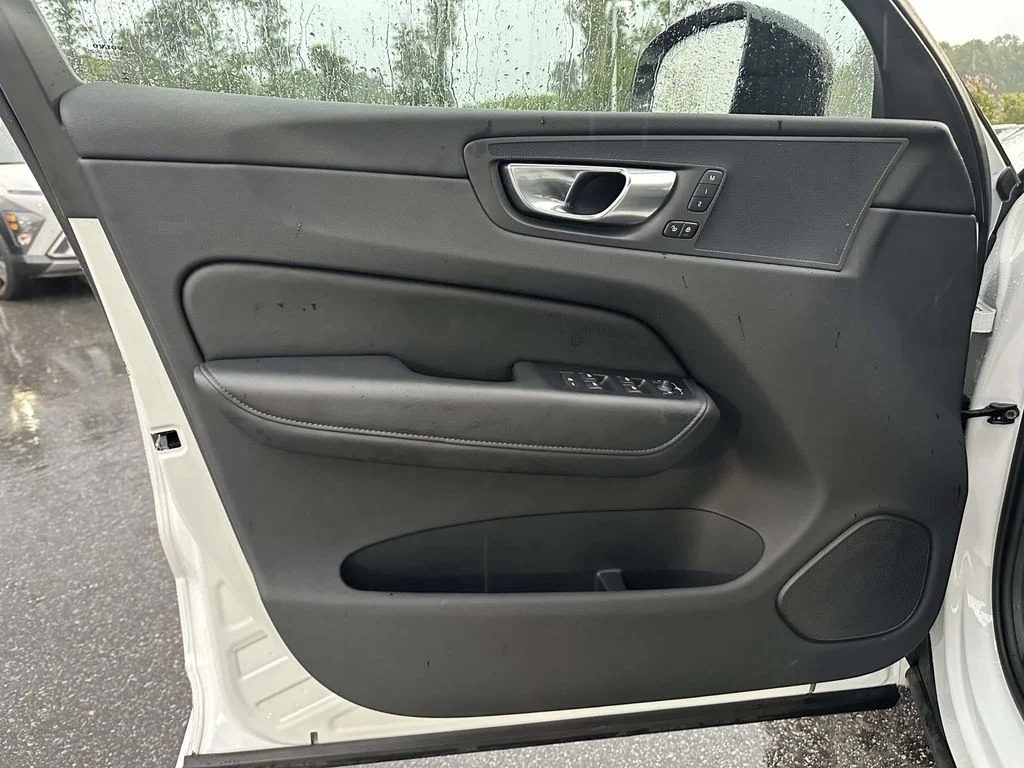 Used 2025 White Volvo Core image 5