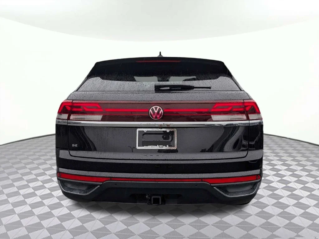 Certified Used 2025 Deep Black Pearl Effect Volkswagen 2.0T SE w/Technology image 2