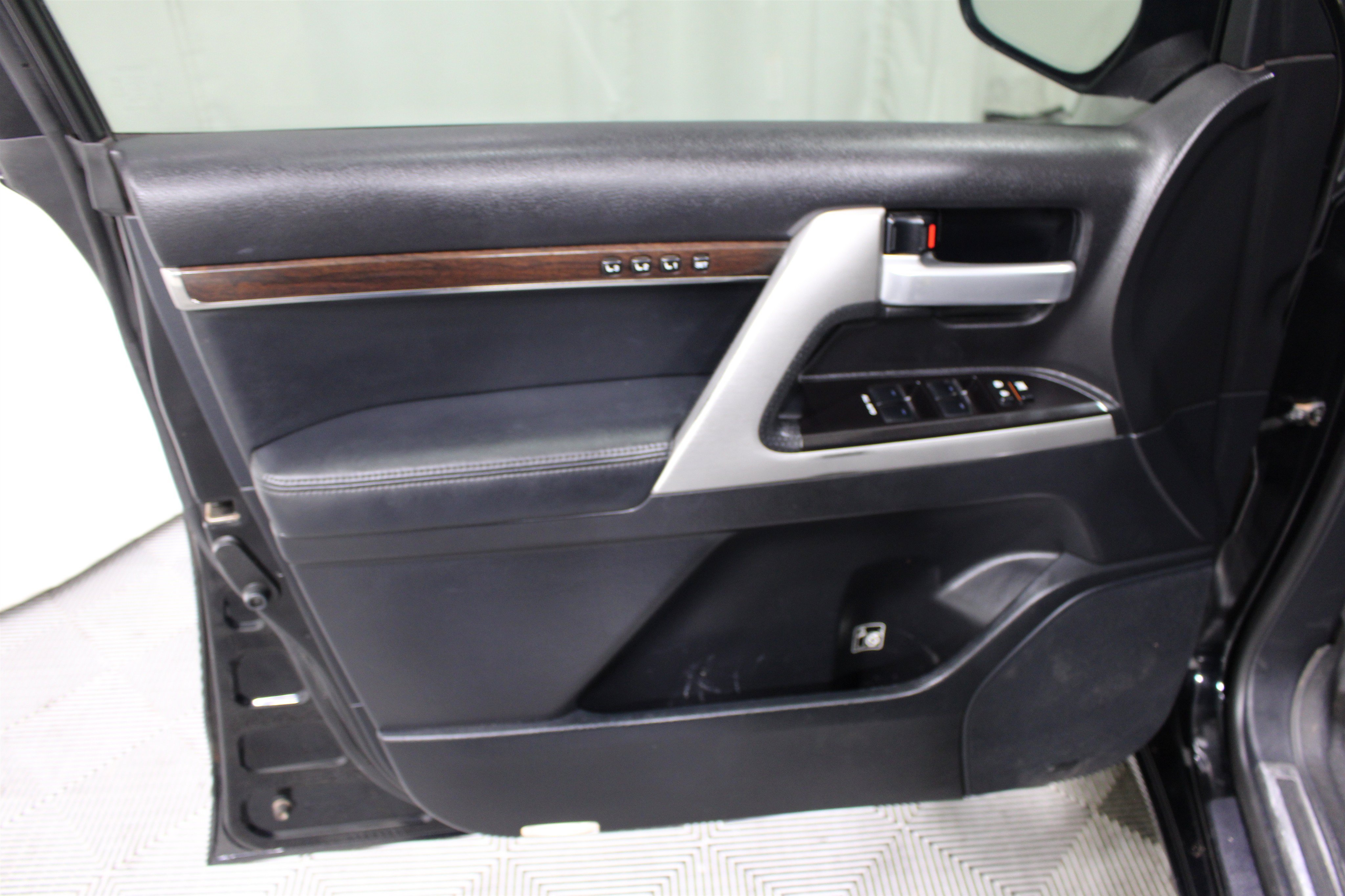 Used 2018 Midnight Black Metallic Toyota 4WD V8 image 6