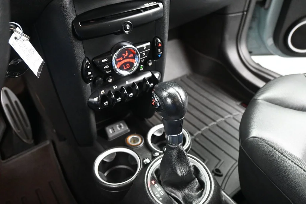 Used 2013 Blue MINI Base image 18