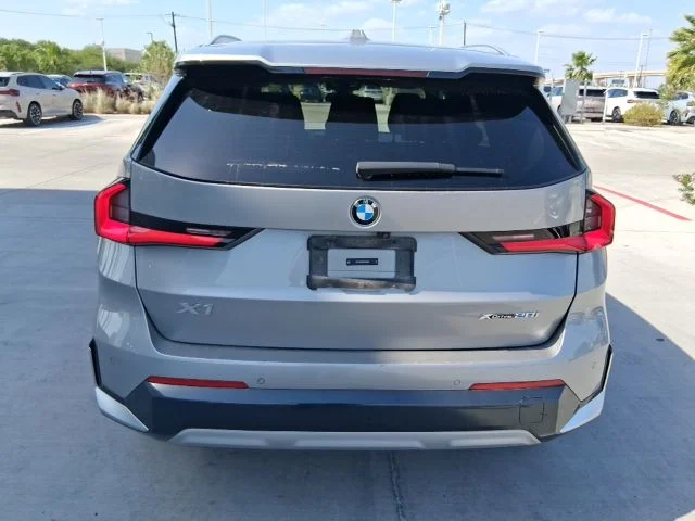 Used 2024 Silver BMW xDrive28i image 5