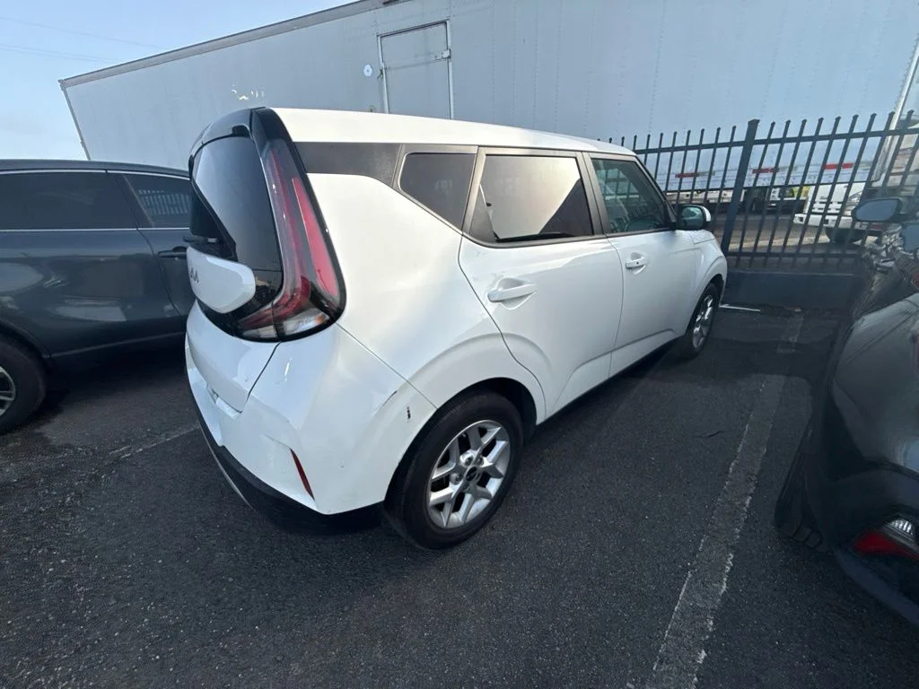 Used 2025 White Kia S image 4