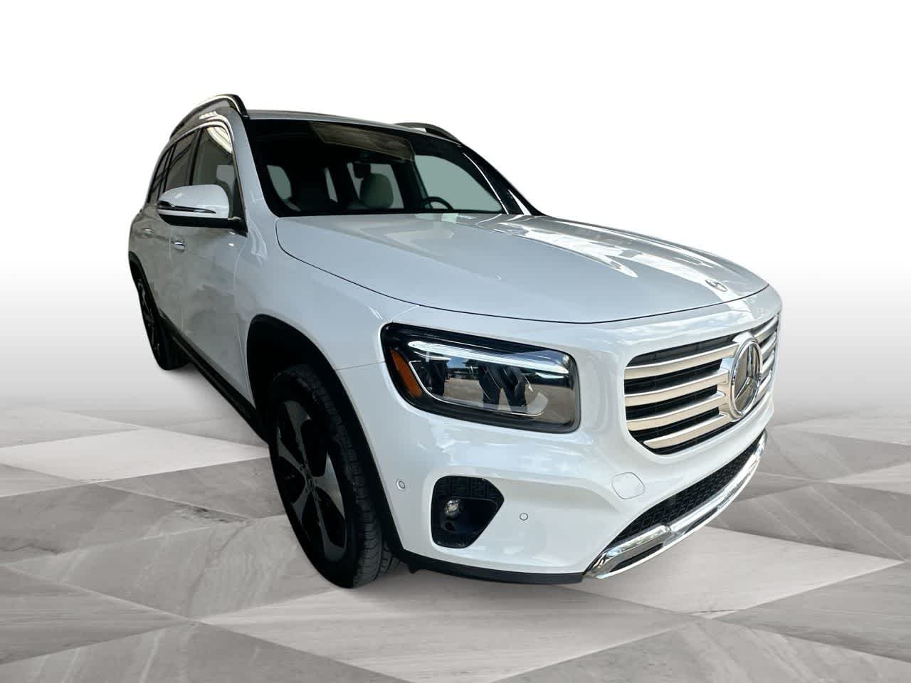 Used 2025 Polar White Mercedes-Benz GLB 250 image 2