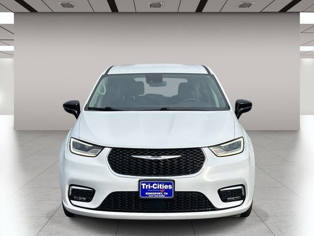 Used 2024 White Chrysler Touring L image 9