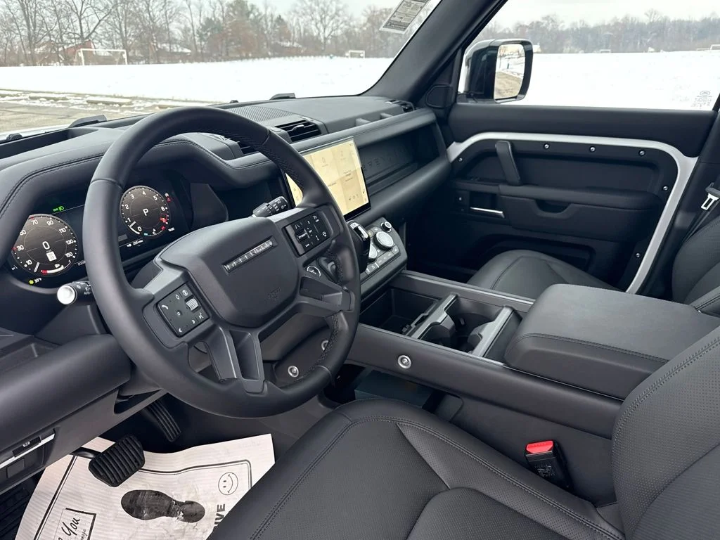 2025 Land Rover Defender X-Dynamic SE - Photo 10