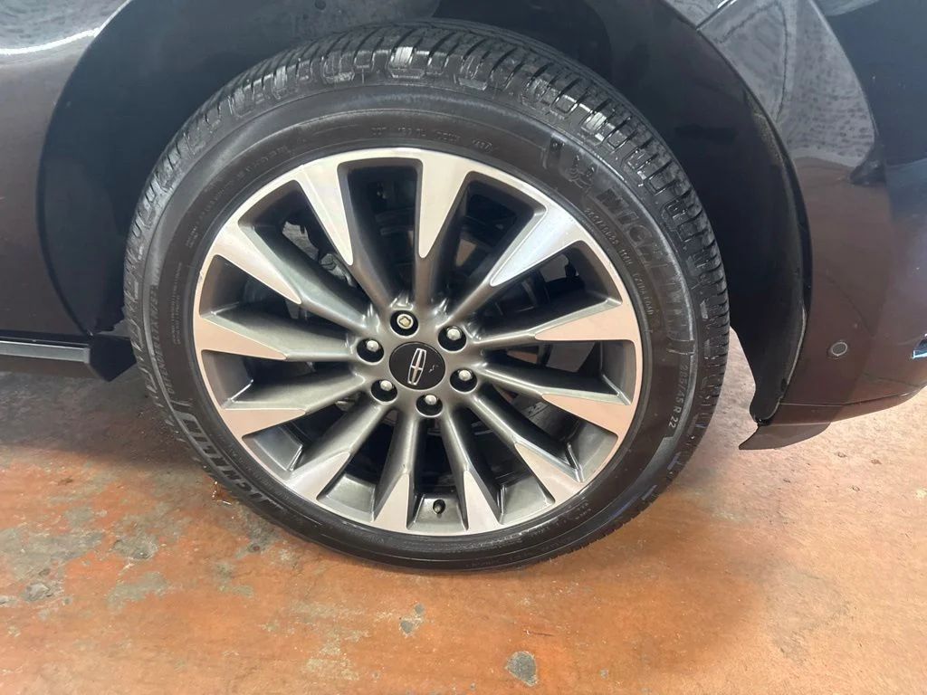 Used 2021 Infinite Black Lincoln Reserve image 10