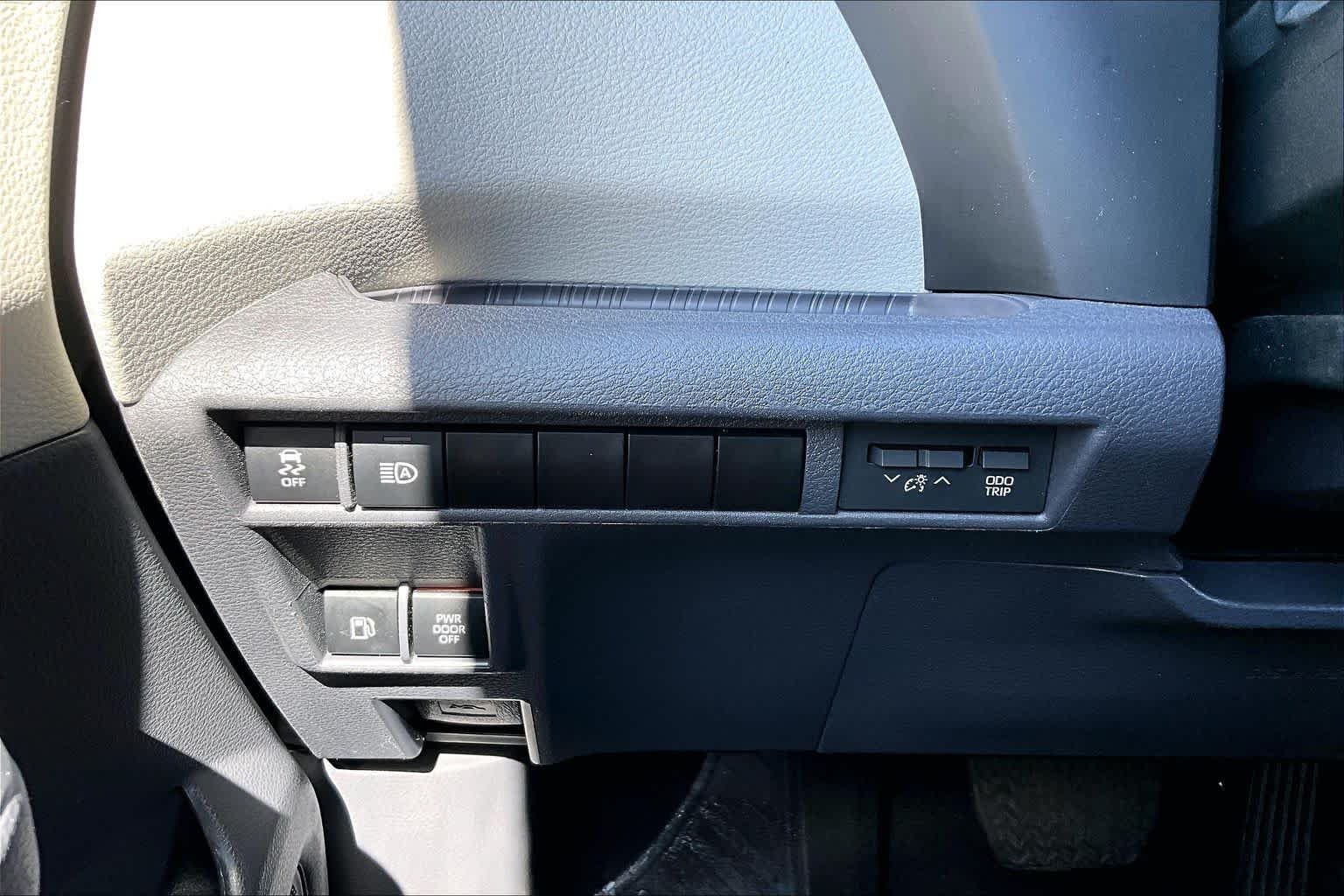 Used 2024 Predawn Gray Mica Toyota XLE image 34