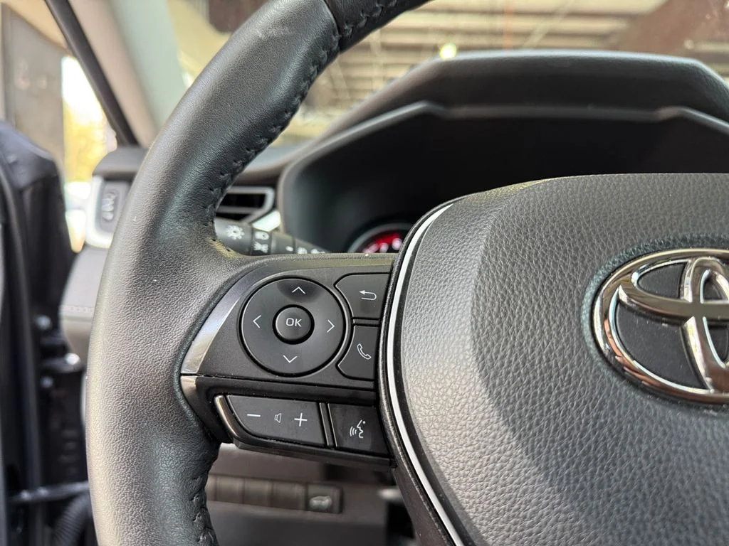 Used 2025 Gray Toyota XLE Premium image 24