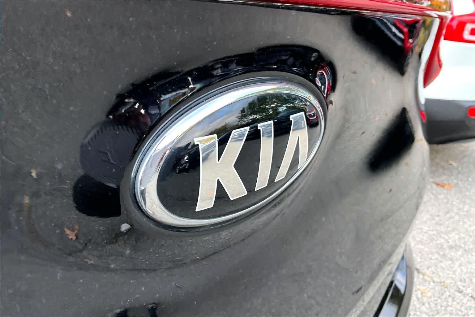 Used 2020 Black Cherry Pearl Kia LX image 29