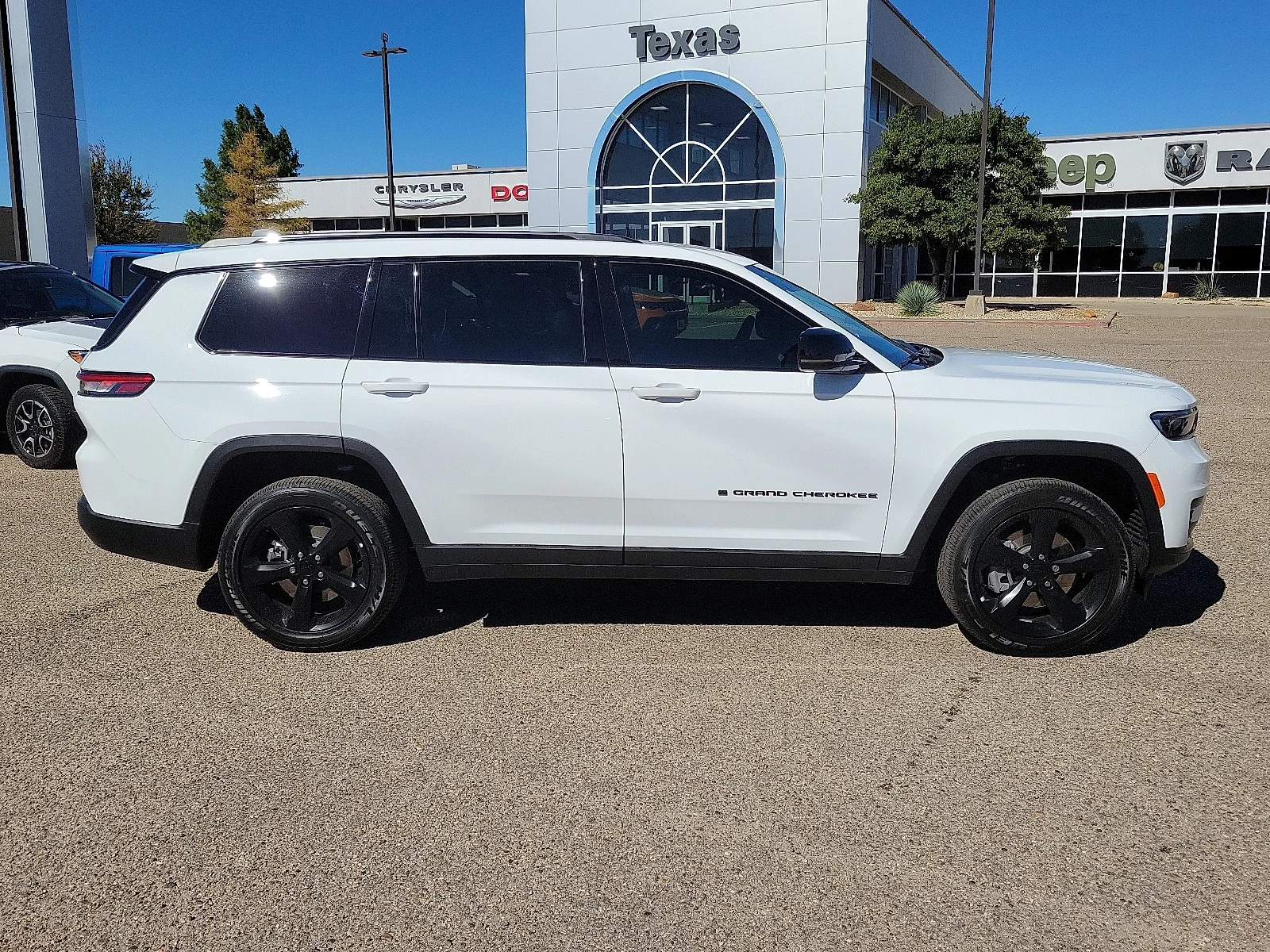 New 2025 PW7 Bright Whit Jeep L ALTITUDE 4X4 image 5