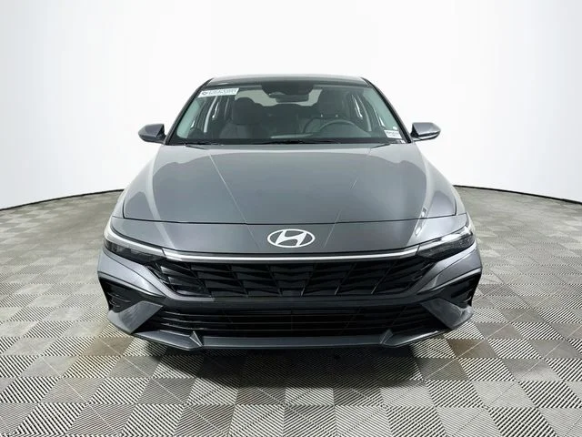 New 2026 Hyundai ELANTRA SE