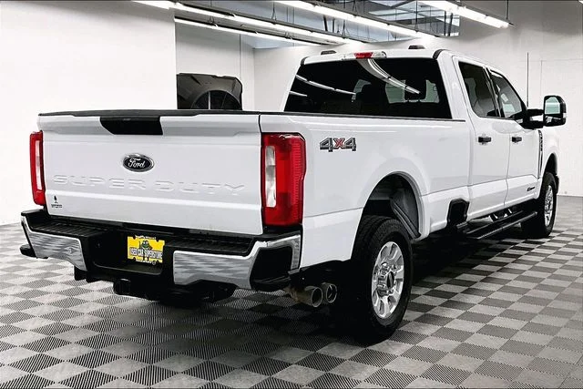 Used 2024 Oxford White Ford XLT image 12