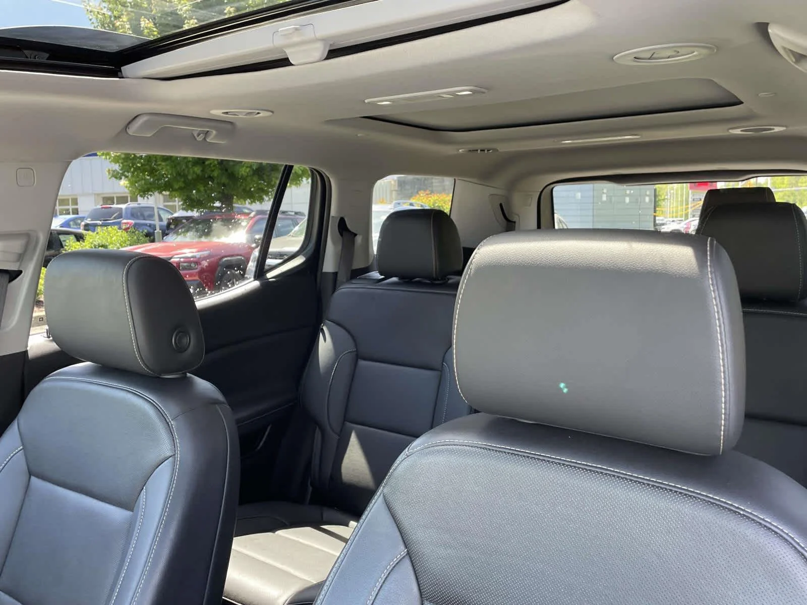 Certified Used 2023 Sterling Metallic GMC SLT image 5