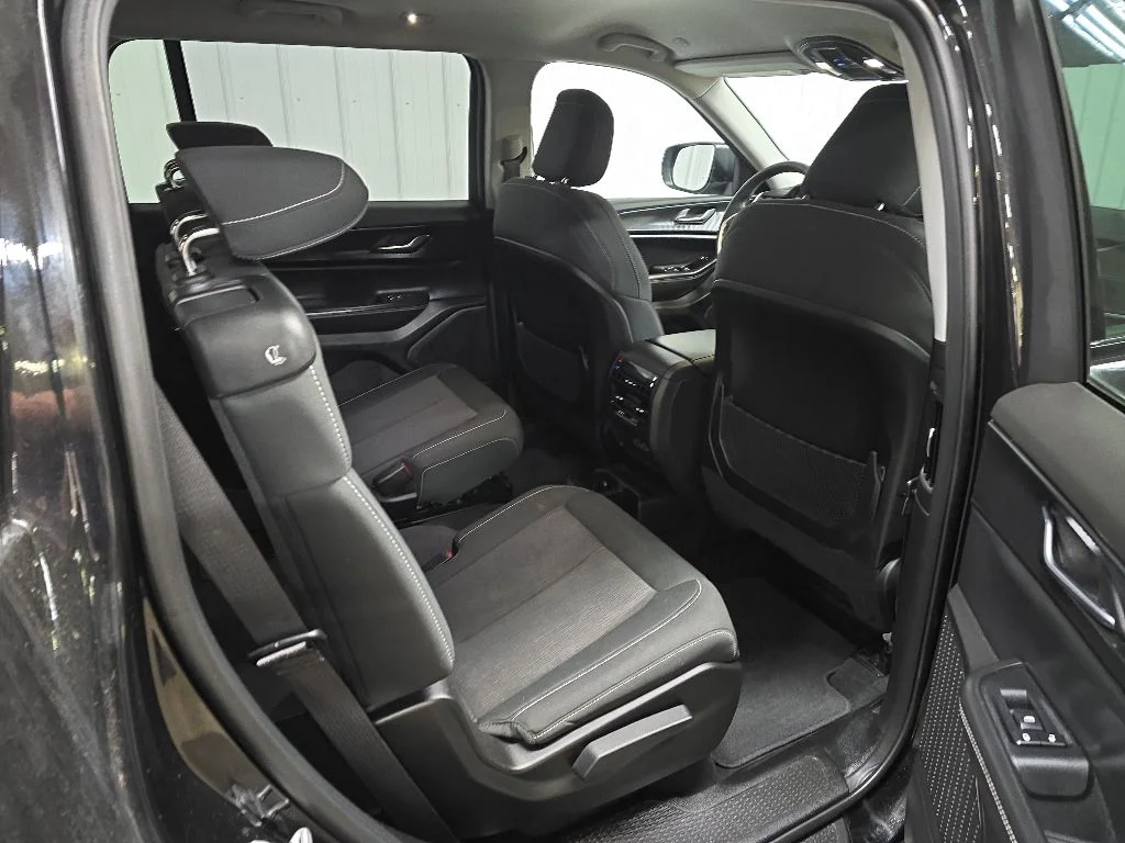 Used 2024 Black Jeep Laredo image 17