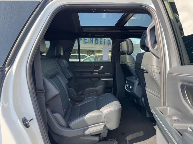 New 2026 Star White Metallic Tri-Coat Ford Platinum image 5