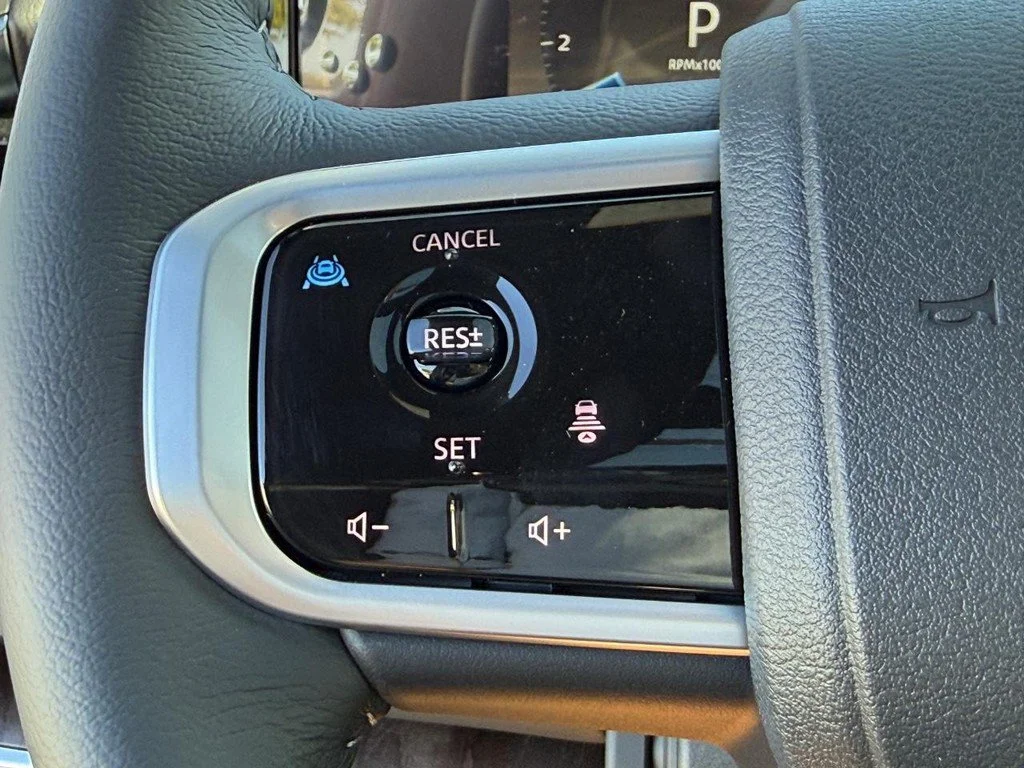 New 2026 Coulis Red Pearl / Super Black Two-tone Nissan Platinum image 11