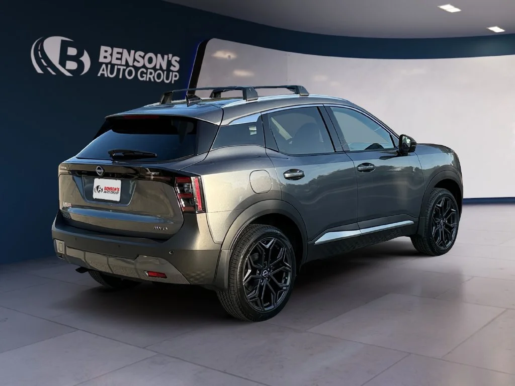 New 2027 Gray Nissan SR image 5