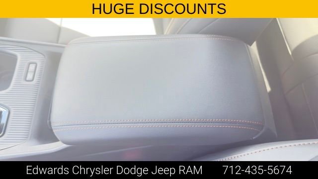 New 2026 Bright White Clear-Coat Exterior Paint Jeep Limited image 23