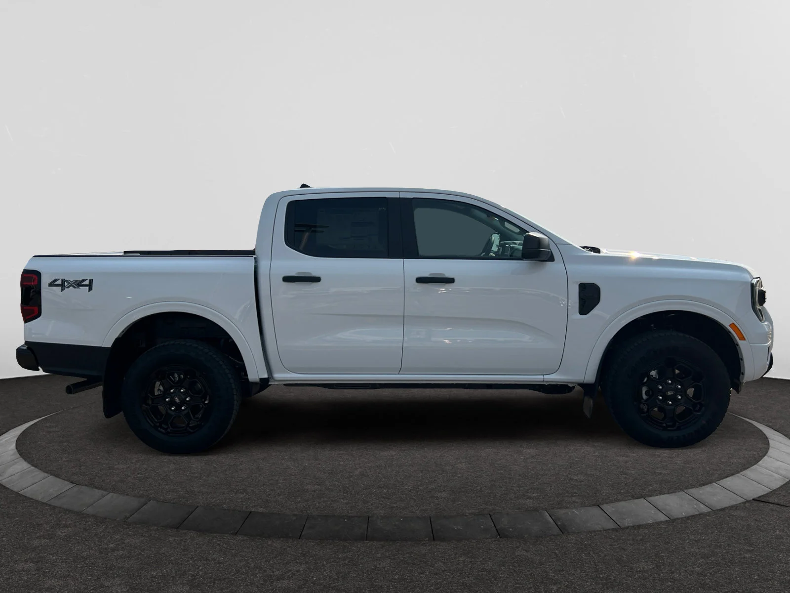 New 2026 Oxford White Ford XLT image 6