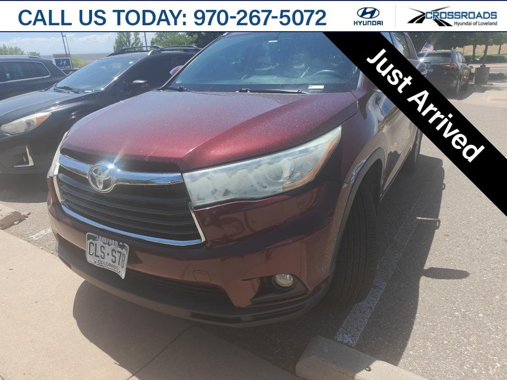 Used 2015 Ooh La La Rouge Mica Toyota XLE image 1