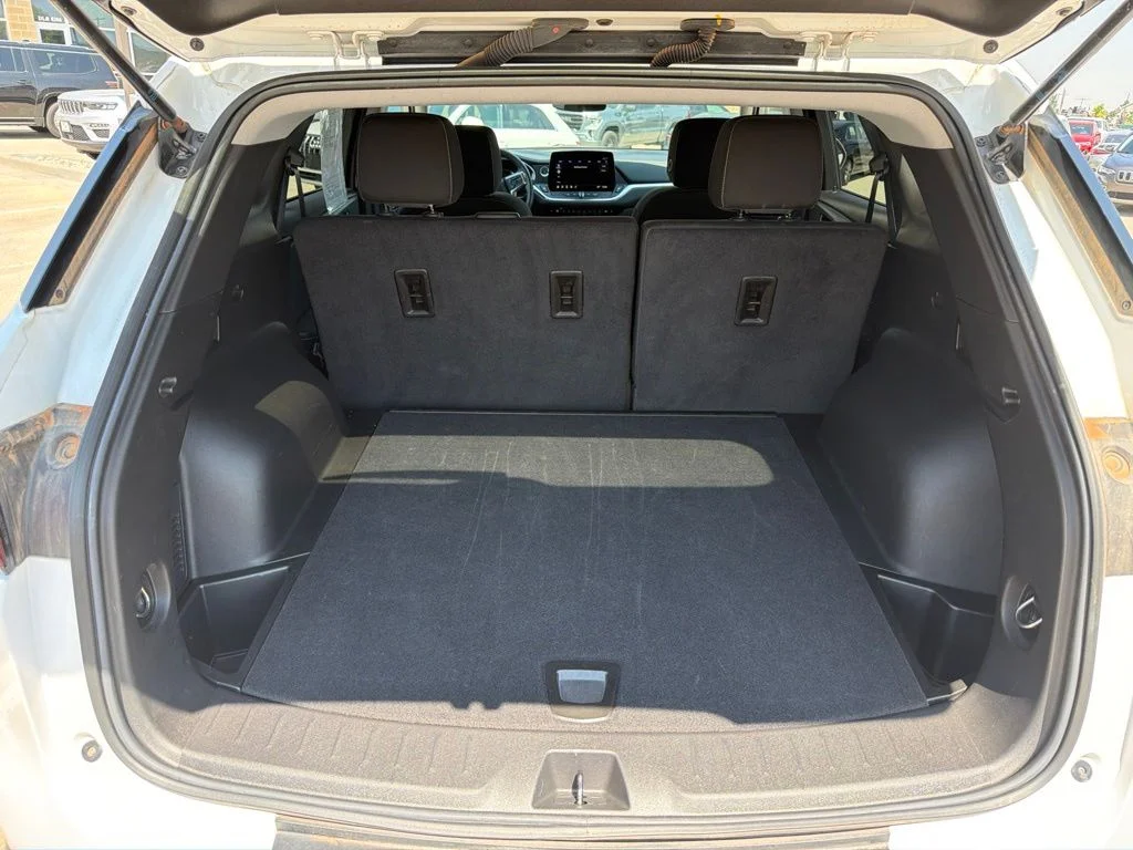 Used 2025 White Chevrolet LT image 23