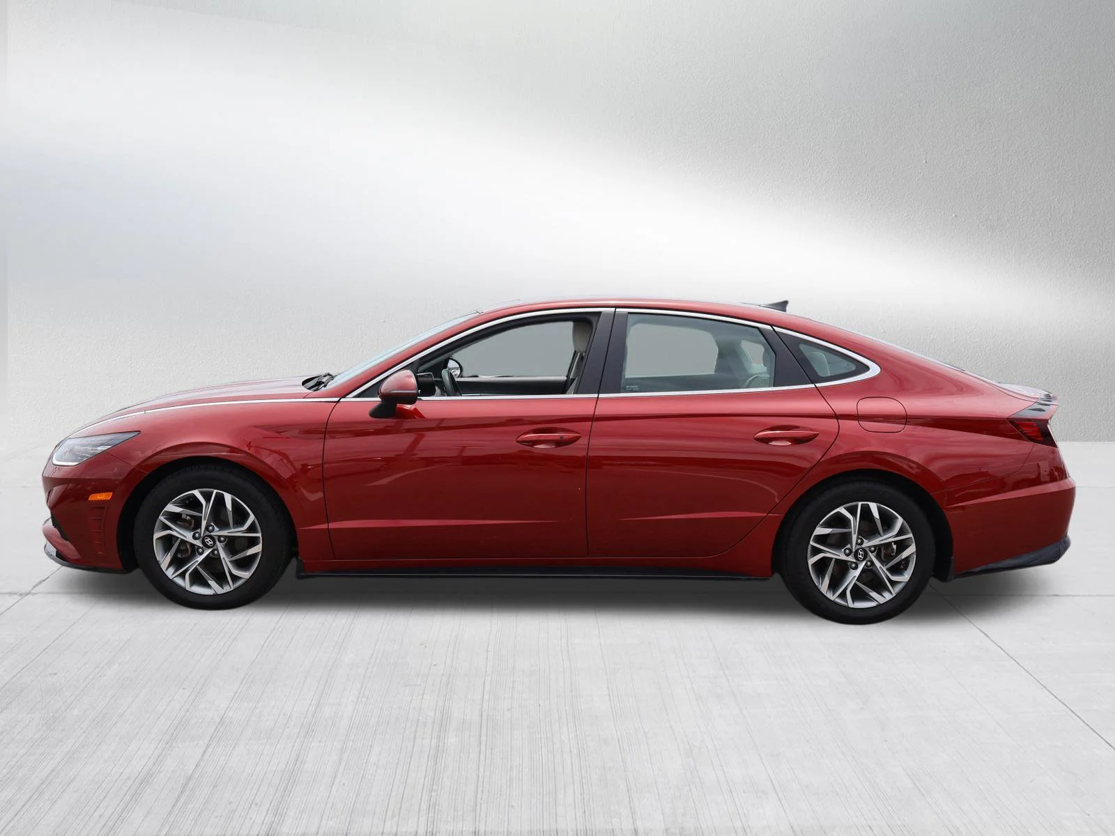 Used 2023 Ultimate Red Hyundai SEL image 4