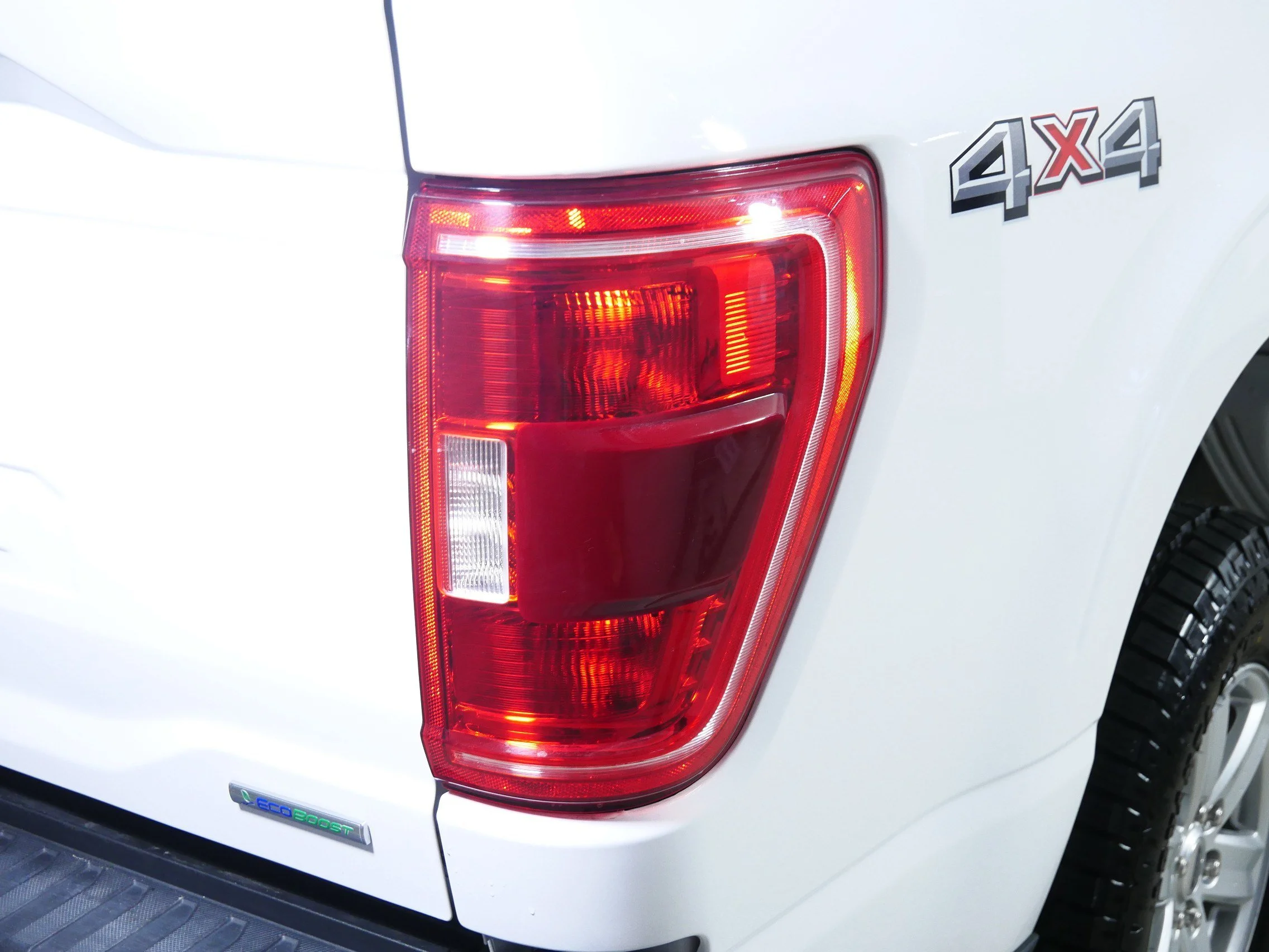 Used 2022 Space White Metallic Ford XLT image 17