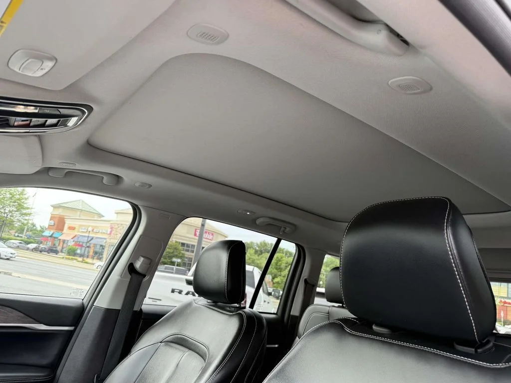 Used 2023 White Jeep Limited image 4