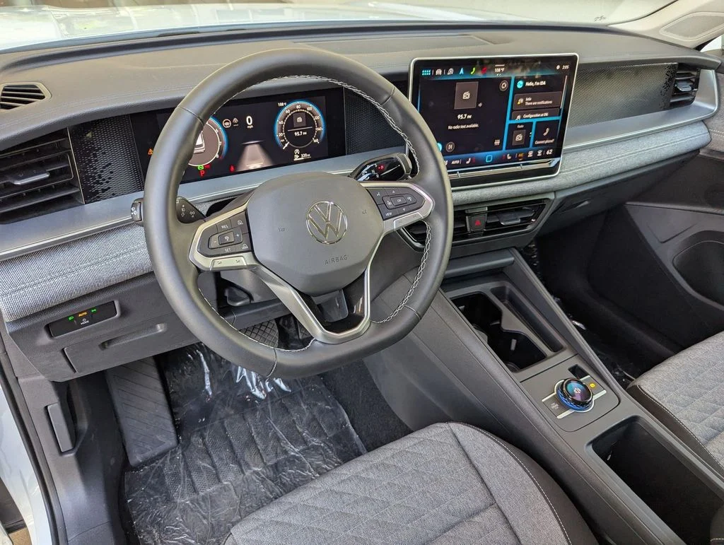 2025 Volkswagen Tiguan SE - Photo 9